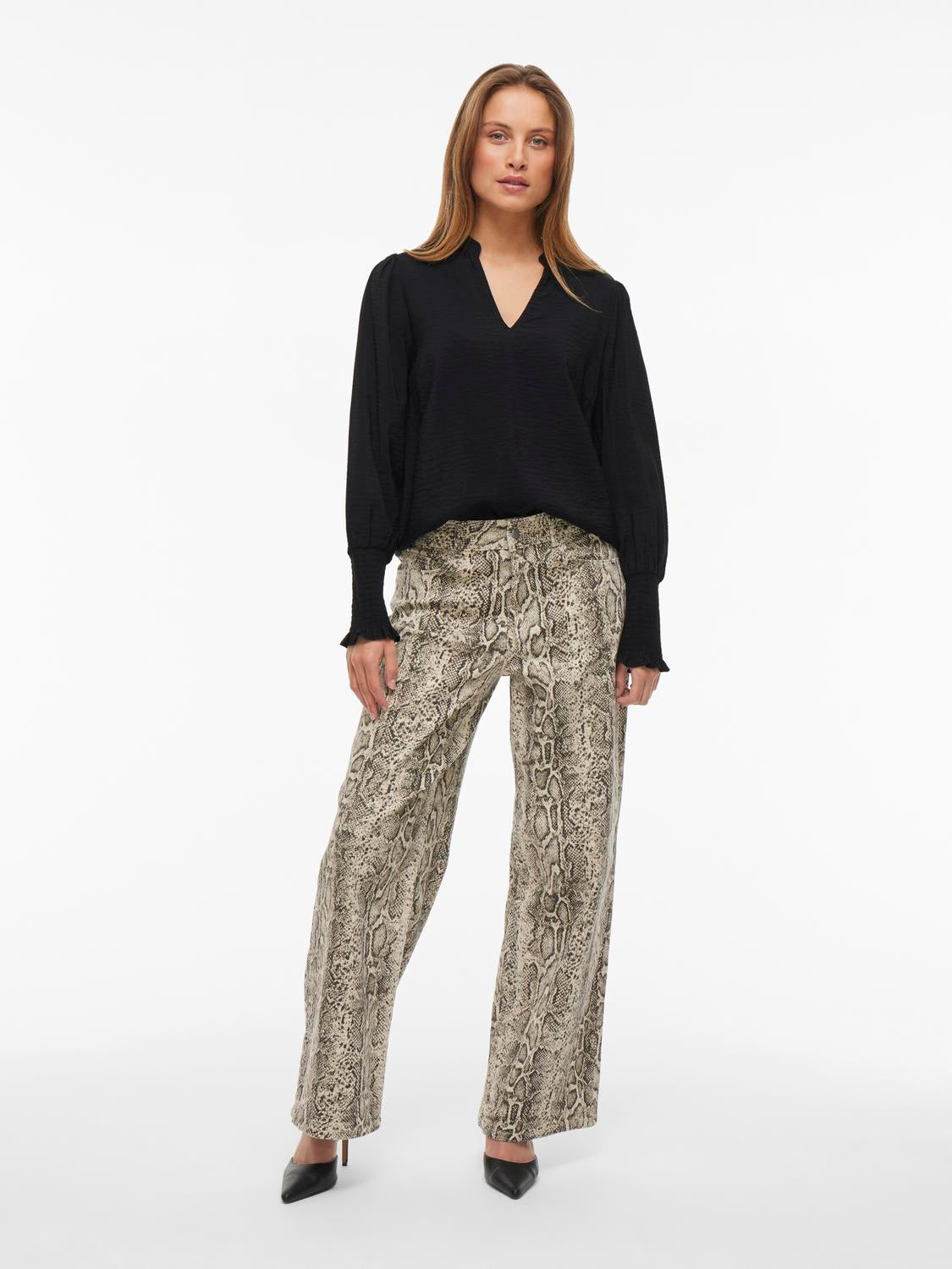 model_shot-front_full